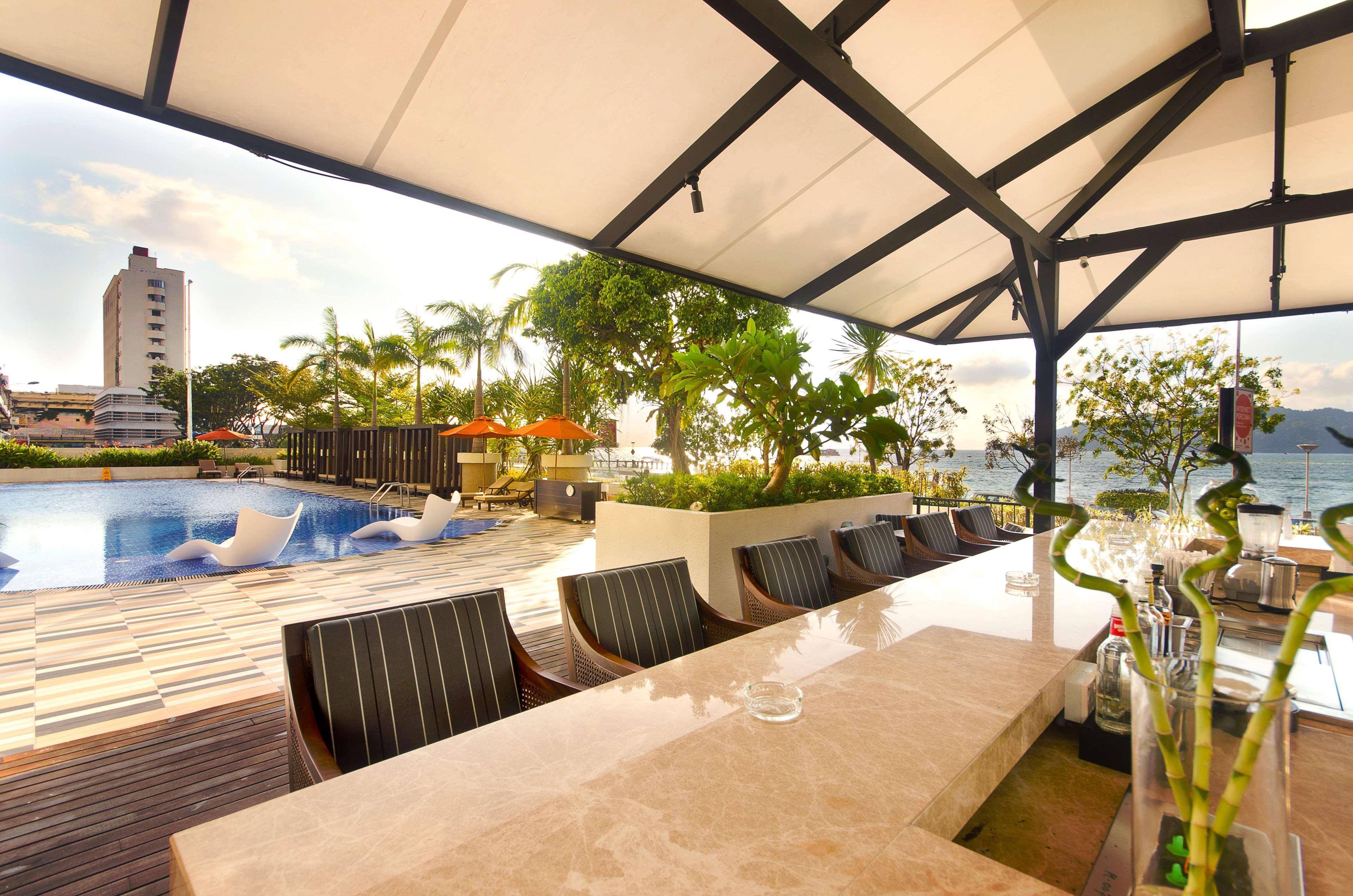 Hyatt Regency Kinabalu Ξενοδοχείο Κότα Κιναμπαλού Εξωτερικό φωτογραφία The pool at the hotel